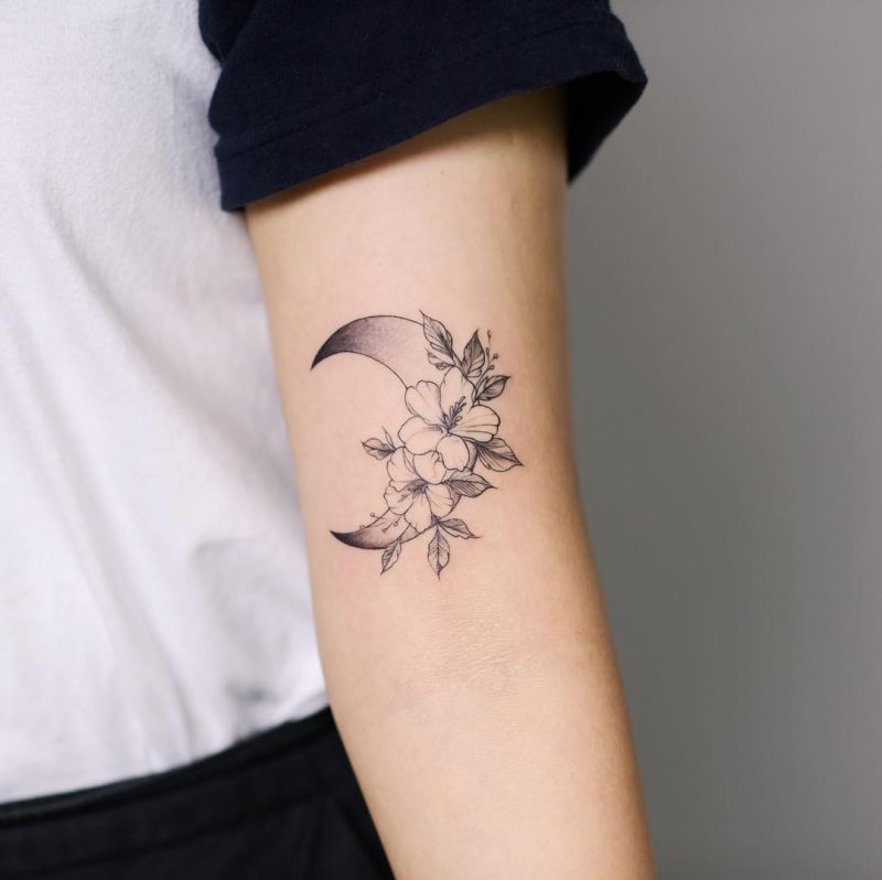 38 Elegant Moon Tattoo Designs For Women 2020