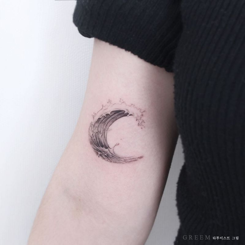 38 Elegant Moon Tattoo Designs For Women 2022