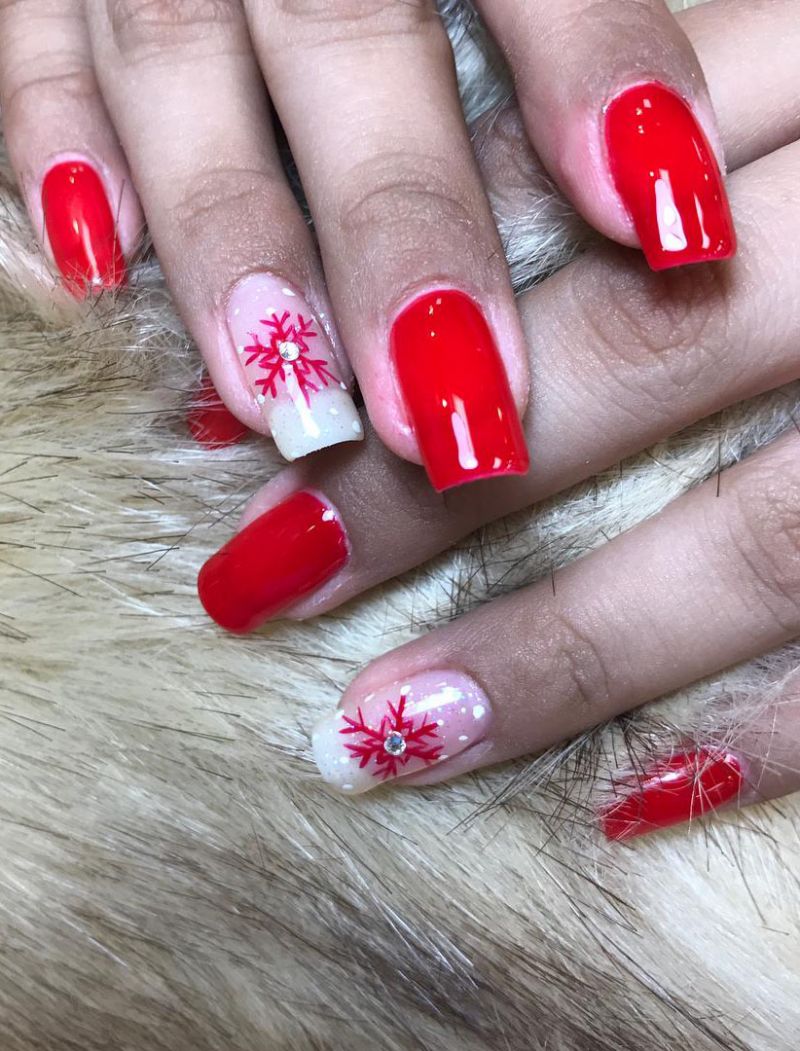 50 Beautiful Snowflake Nail Art Designs For Winter 2022