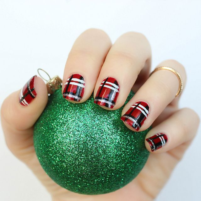 51 Gorgeous Plaid Christmas Nails To Celebrate Holiday