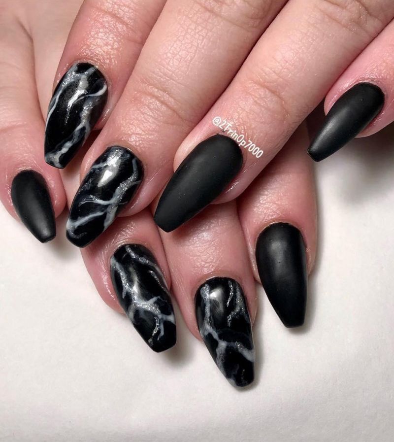 55 Trendy Black Marble Nails to Express Your Personality