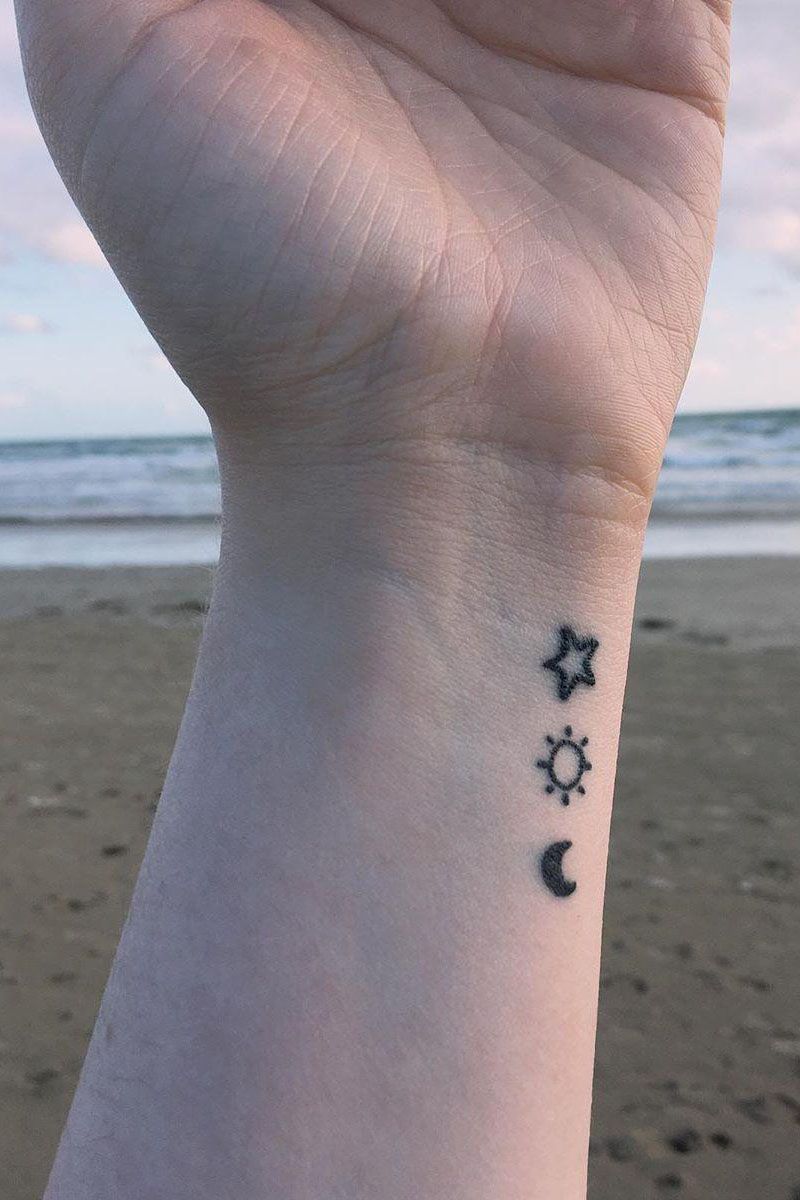 55 Pretty Wrist Tattoos You Will Love