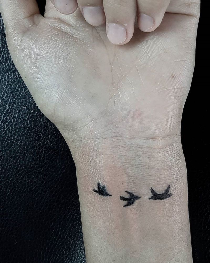 55 Pretty Wrist Tattoos You Will Love