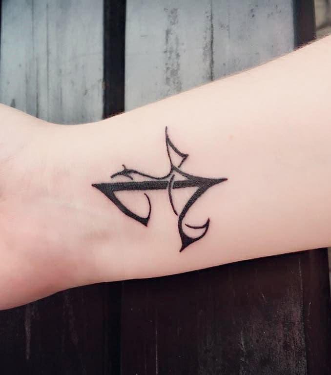 55 Pretty Wrist Tattoos You Will Love