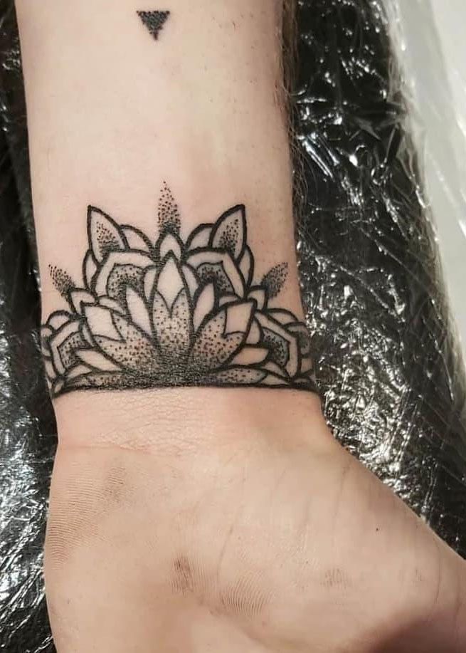 55 Pretty Wrist Tattoos You Will Love