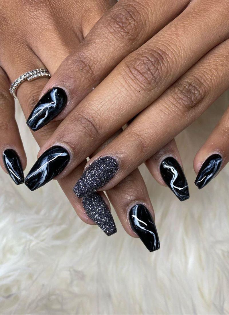 55 Trendy Black Marble Nails to Express Your Personality