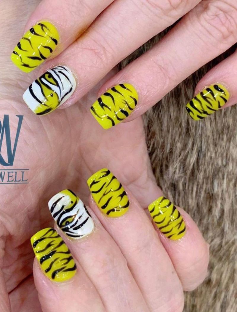 30 Pretty Tiger Print Nail Art Designs You Should Try