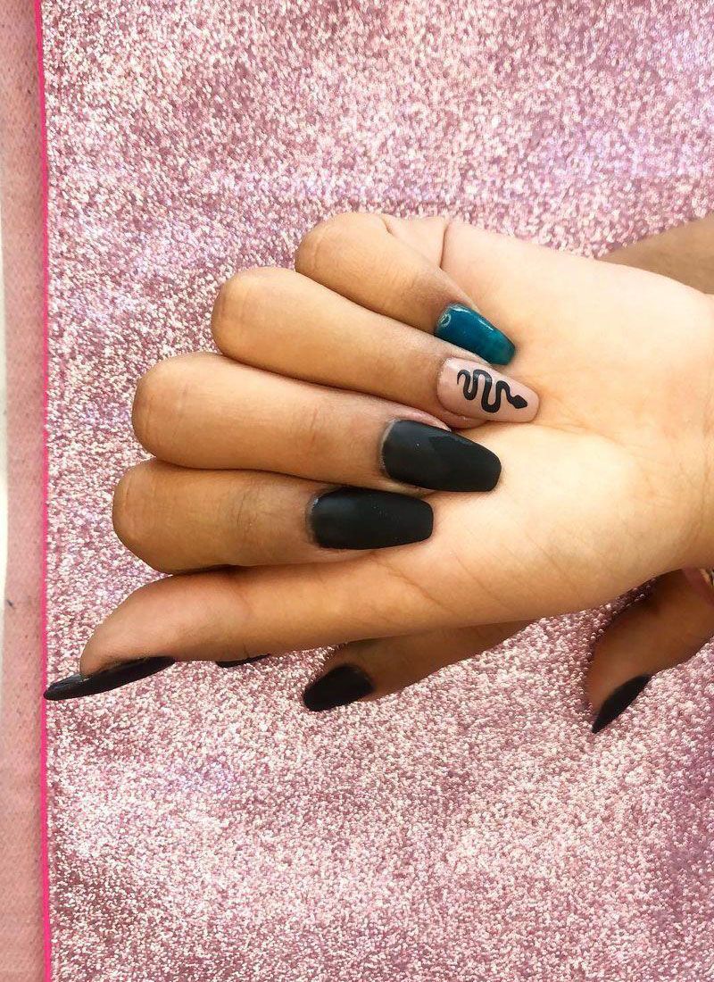 30 Trendy Snake Nails to Express Your Personality