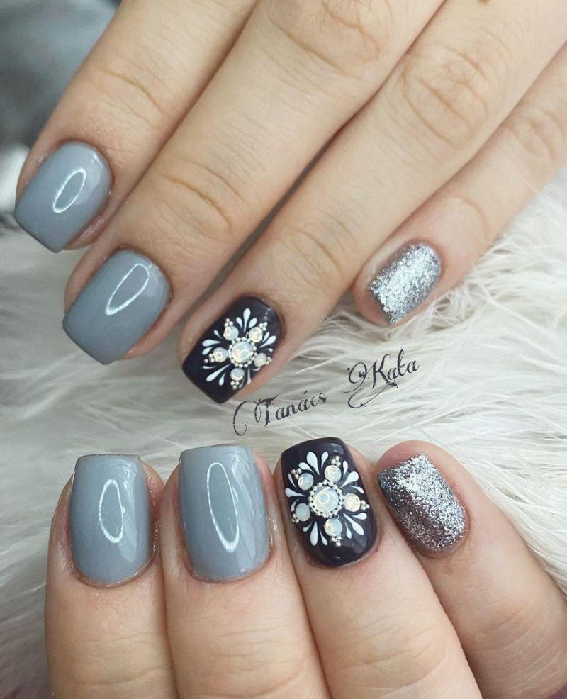 30 Trendy Snowflake Nail Art Designs For Winter