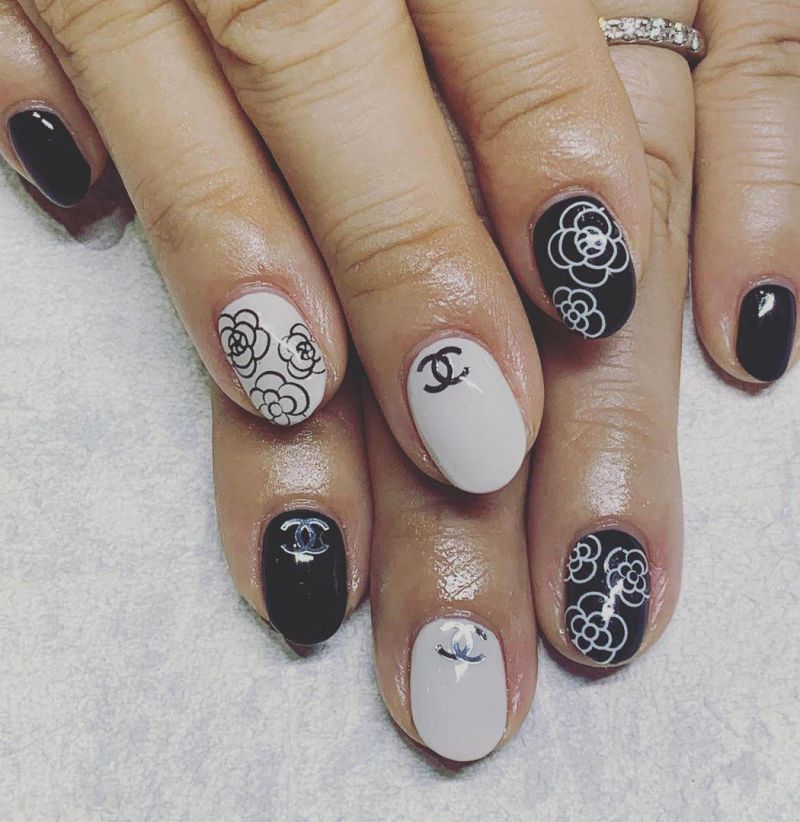 30 Pretty Chanel Nail Art Designs Just For You