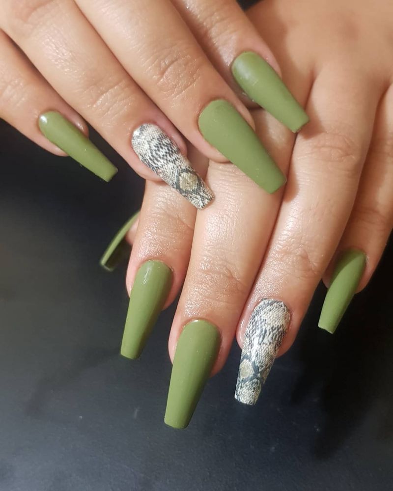 30 Trendy Army Green Nails You Must Love