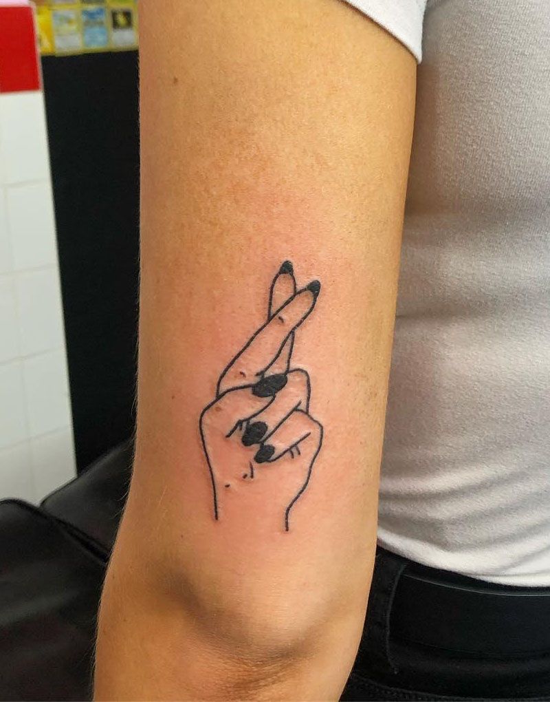 30 Wonderful Fingers Crossed Tattoos You Can’t Miss