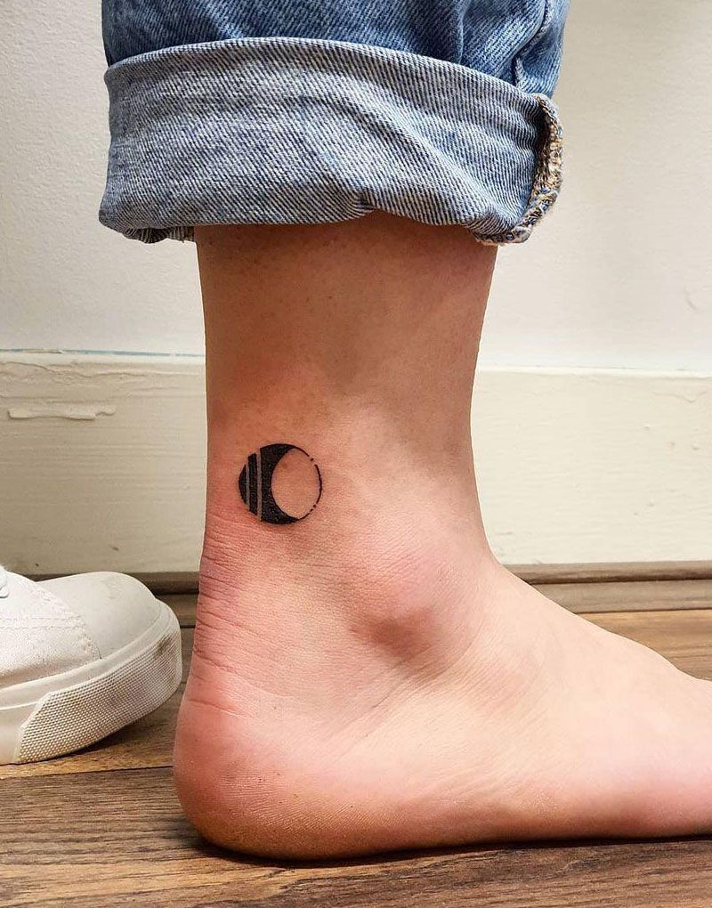 30 Elegant Circle Tattoos for Your Inspiration