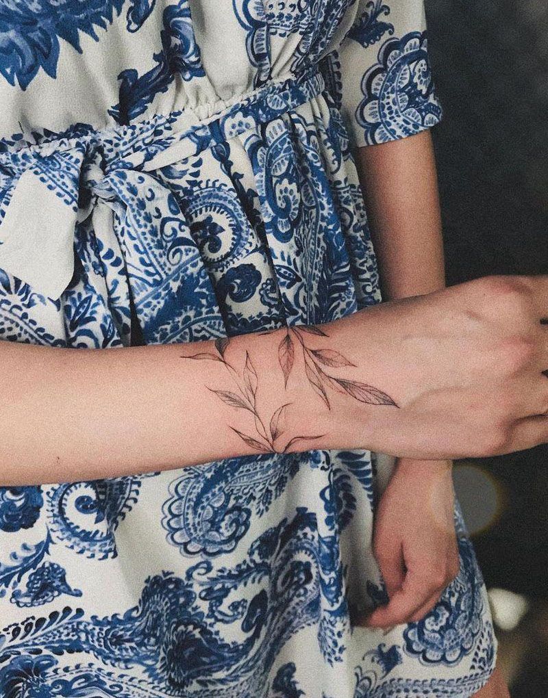 30 Elegant Bracelet Tattoos You Can Copy