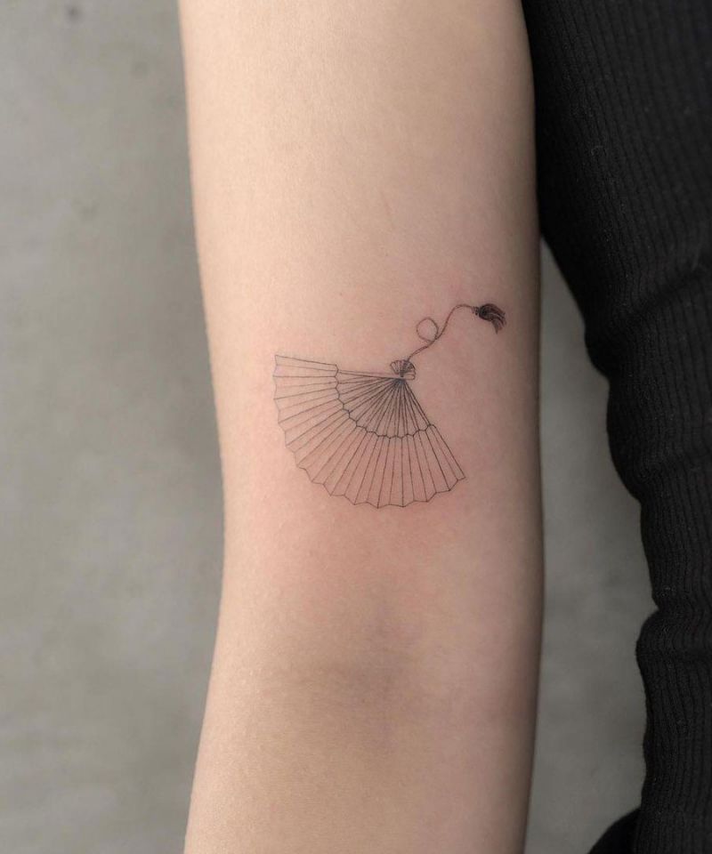30 Elegant Fan Tattoos You Must Love