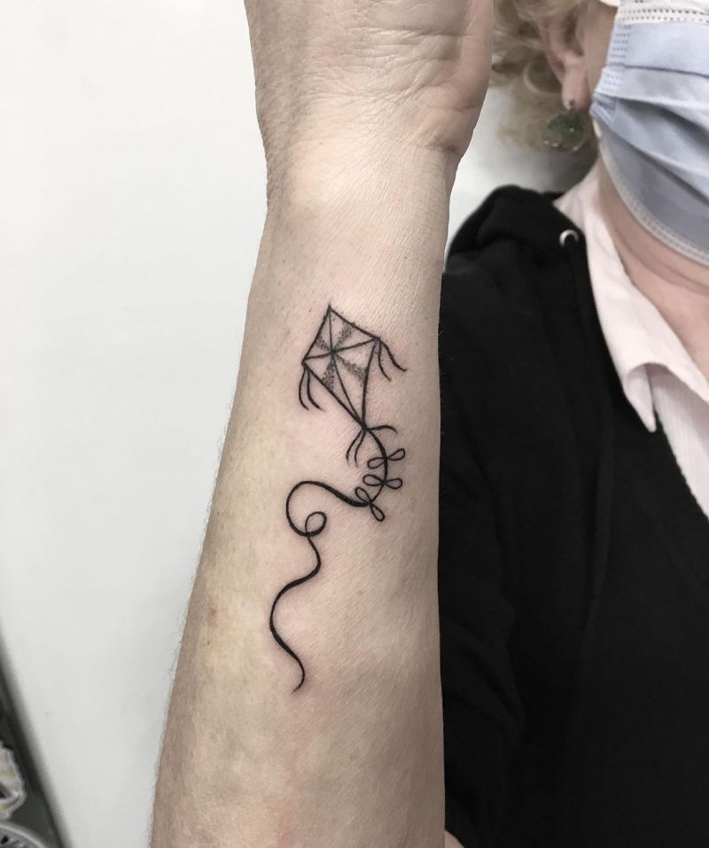 30 Unique Kite Tattoos You Must Love