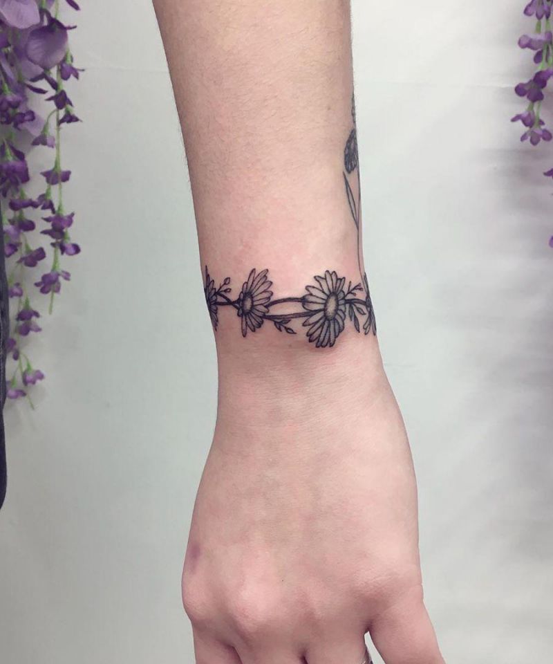 30 Unique Daisy Chain Tattoos You Must Try
