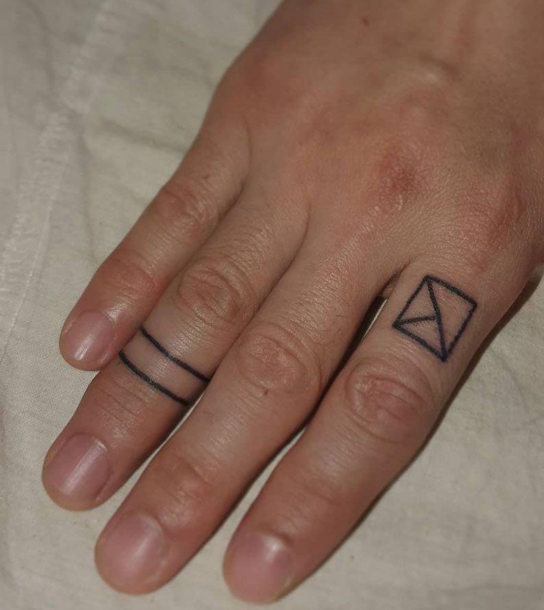 30 Elegant Ring Tattoos You Can Copy
