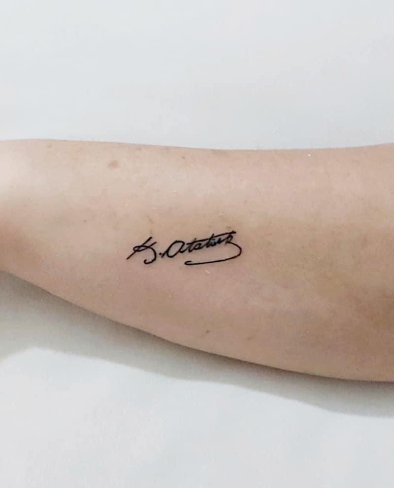 30 Elegant Signature Tattoos You Can Copy