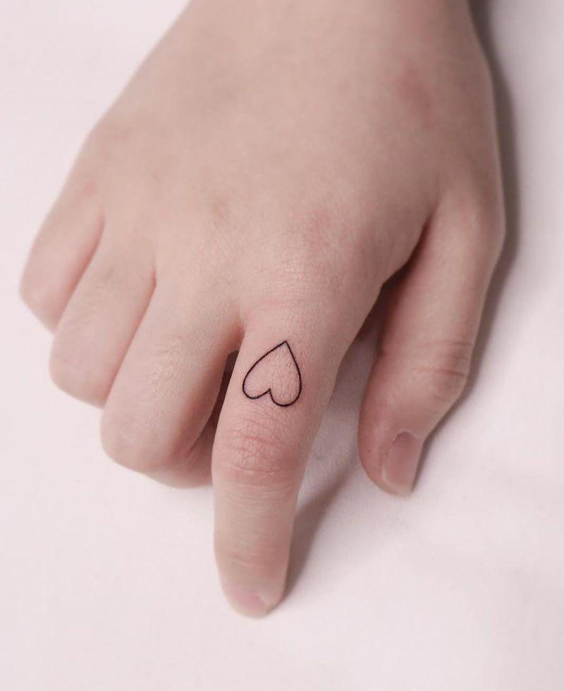 30 Pretty Finger Tattoos You Must Try