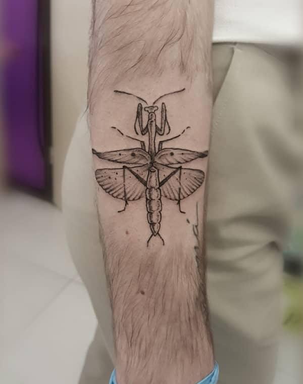 30 Unique Mantis Tattoos for Your Inspiration
