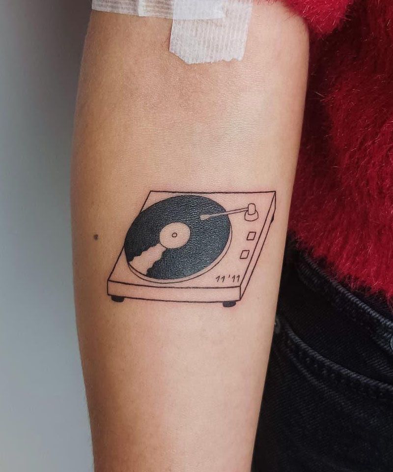 30 Unique Vinyl Tattoos to Inspire You