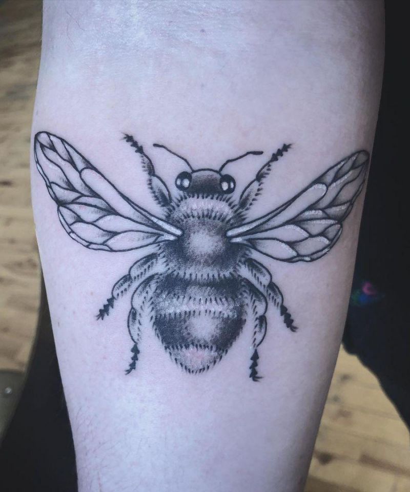 30 Elegant Bumble Bee Tattoos to Inspire You