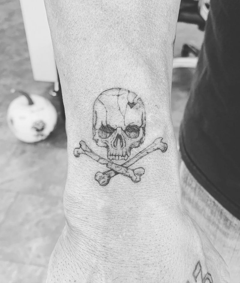 30 Unique Skull and Crossbones Tattoos for Your Inspiration