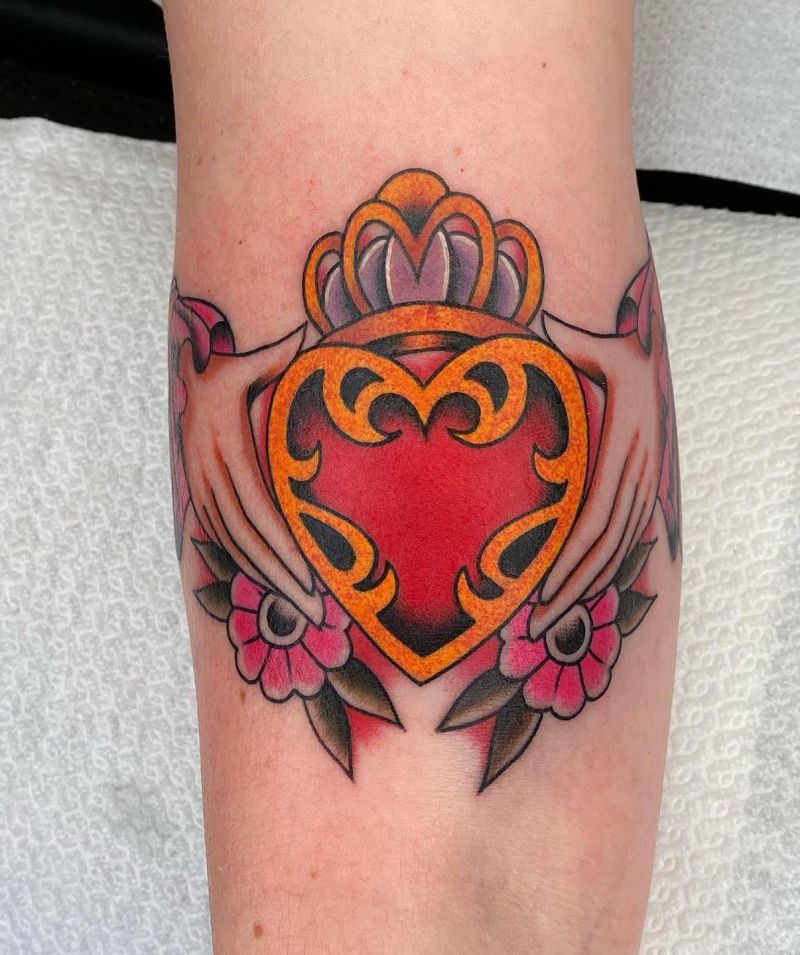 30 Unique Claddagh Tattoos Give You Inspiration