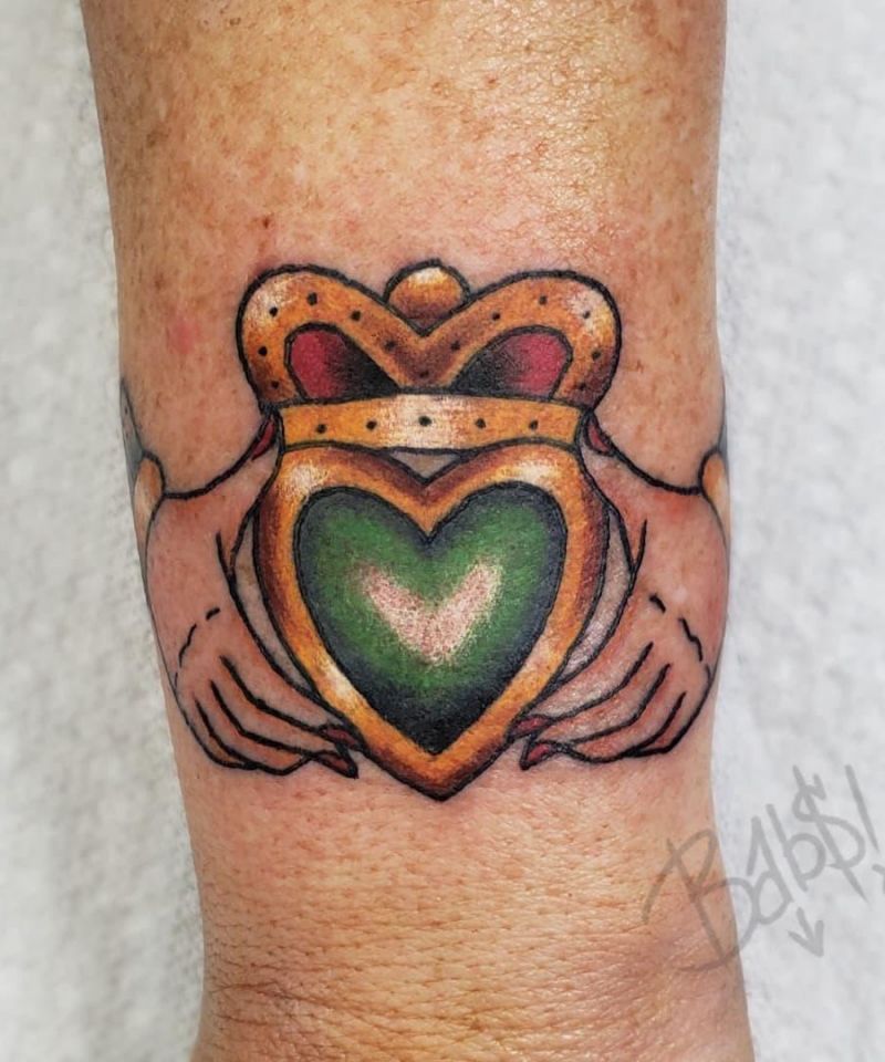 30 Unique Claddagh Tattoos Give You Inspiration