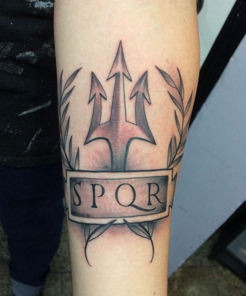 30 Amazing SPQR Tattoos for Your Inspiration