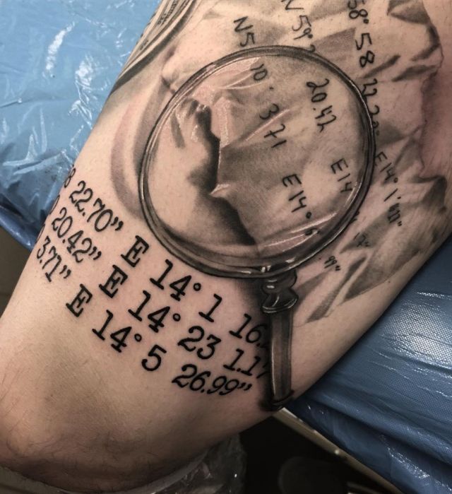 20 Unique Magnifying Glass Tattoos You Can’t Miss