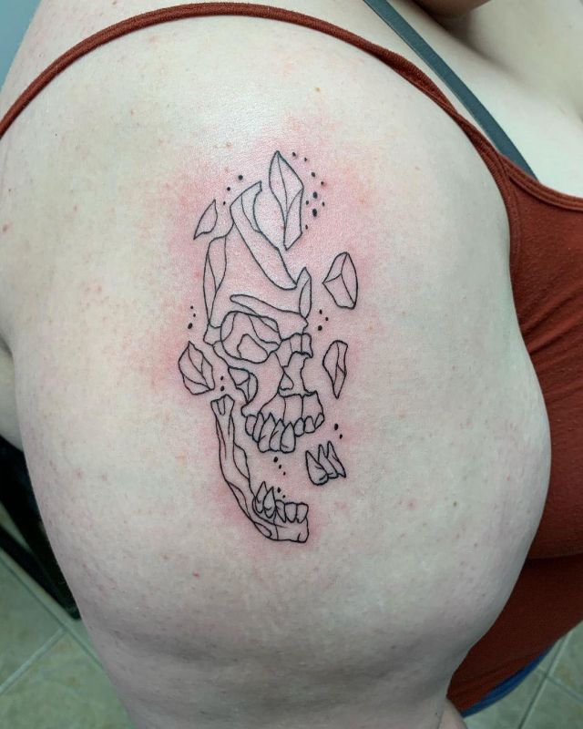 20 Pretty Half Skull Tattoos Make You Attractive