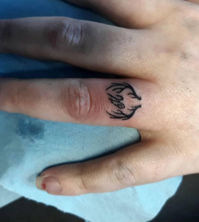 20 Cool Wedding Band Tattoos Make You Different