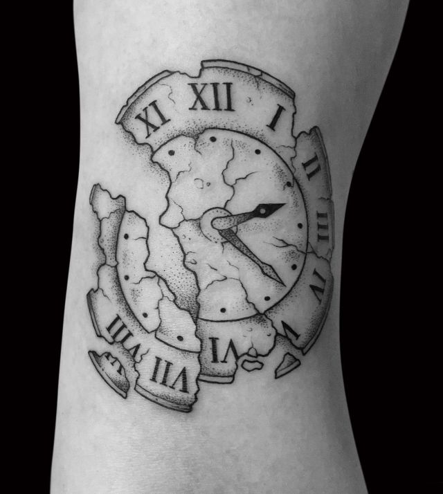 20 Awesome Broken Clock Tattoos You Can Copy
