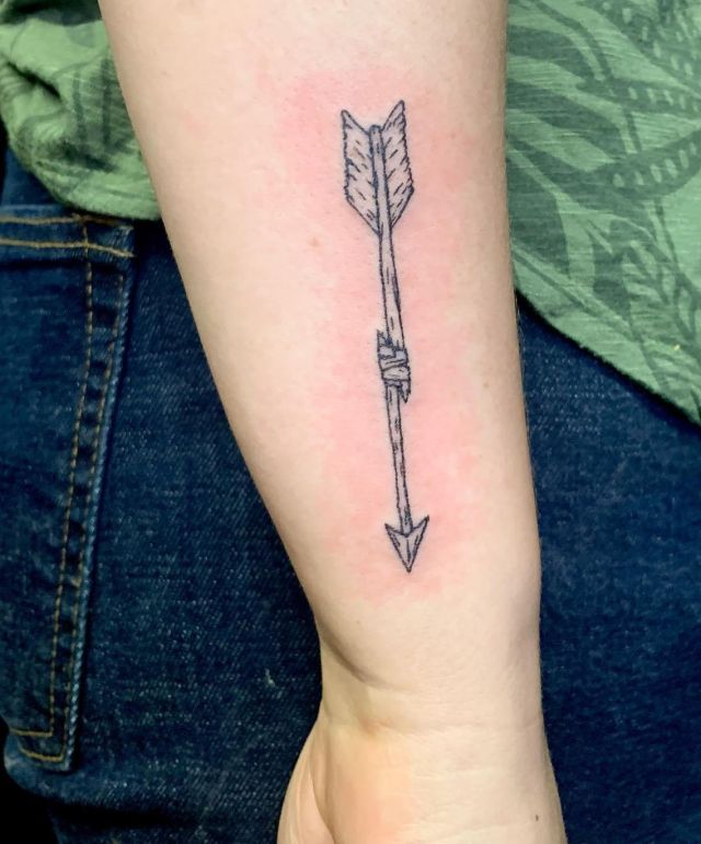 20 Unique Broken Arrow Tattoos You Can’t Ignore