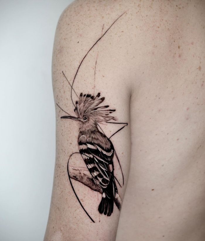 Classy Hoopoe Tattoo on Upper Arm